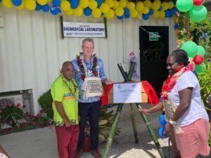 Premier Stanley Tehiahua, Australian High Commissioner His Excellency Rod Hilton and PS Pauline McNeil